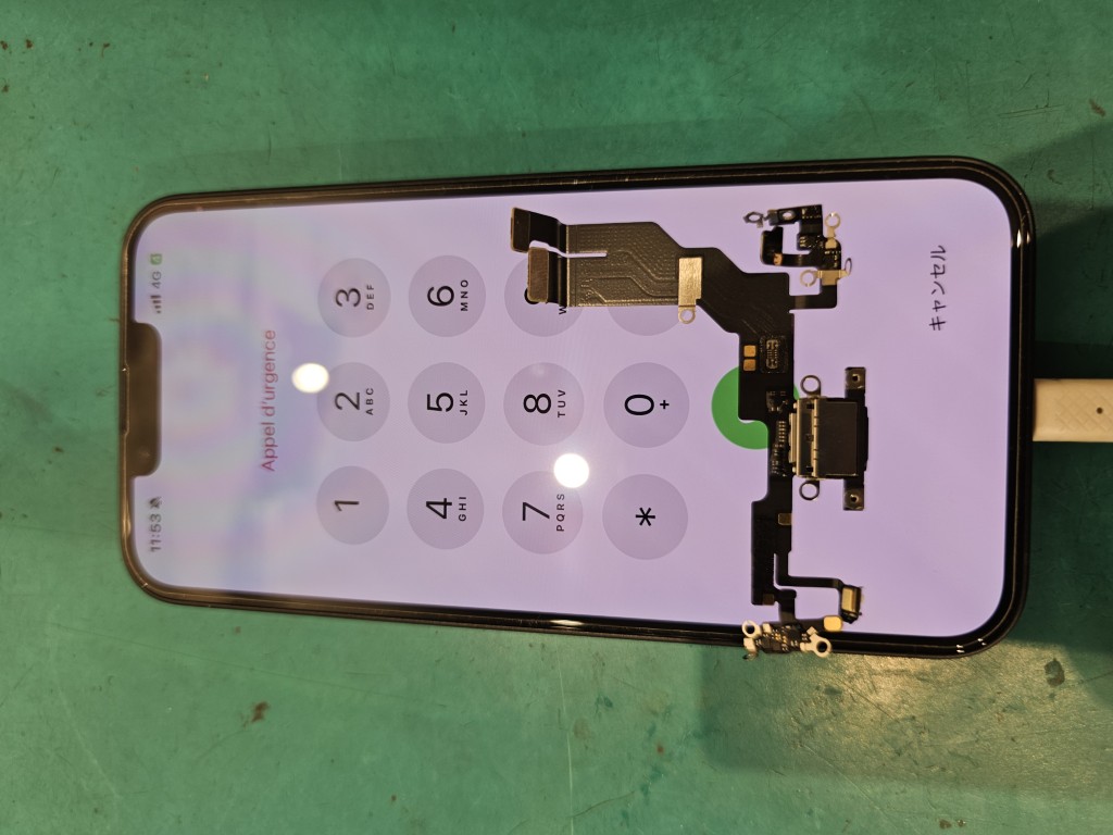 iPhone スマホが充電できない、、、【スマホ修理工房北千住マルイ店】へ！！